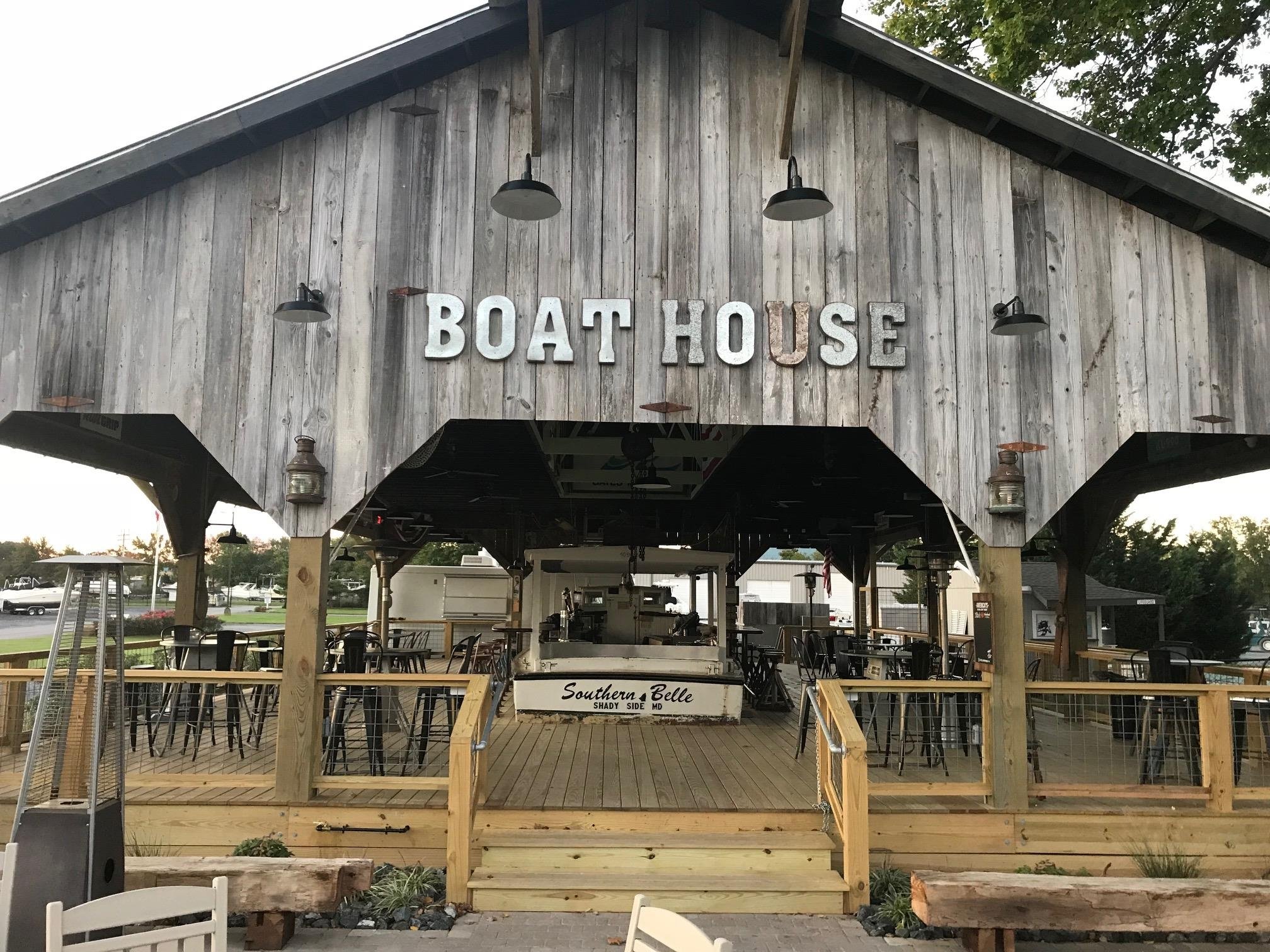 exterior of the boat house bar & grille 