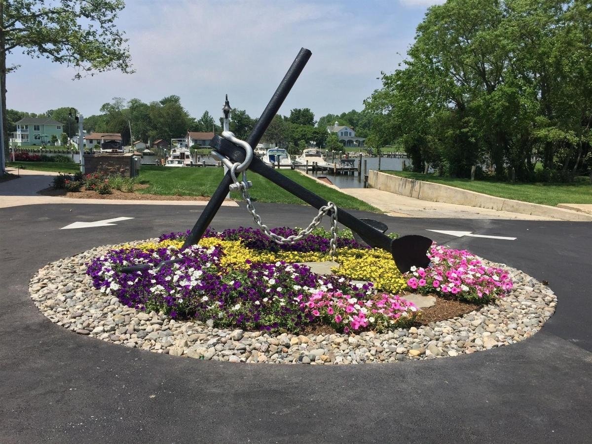 Flower bed with an anchor